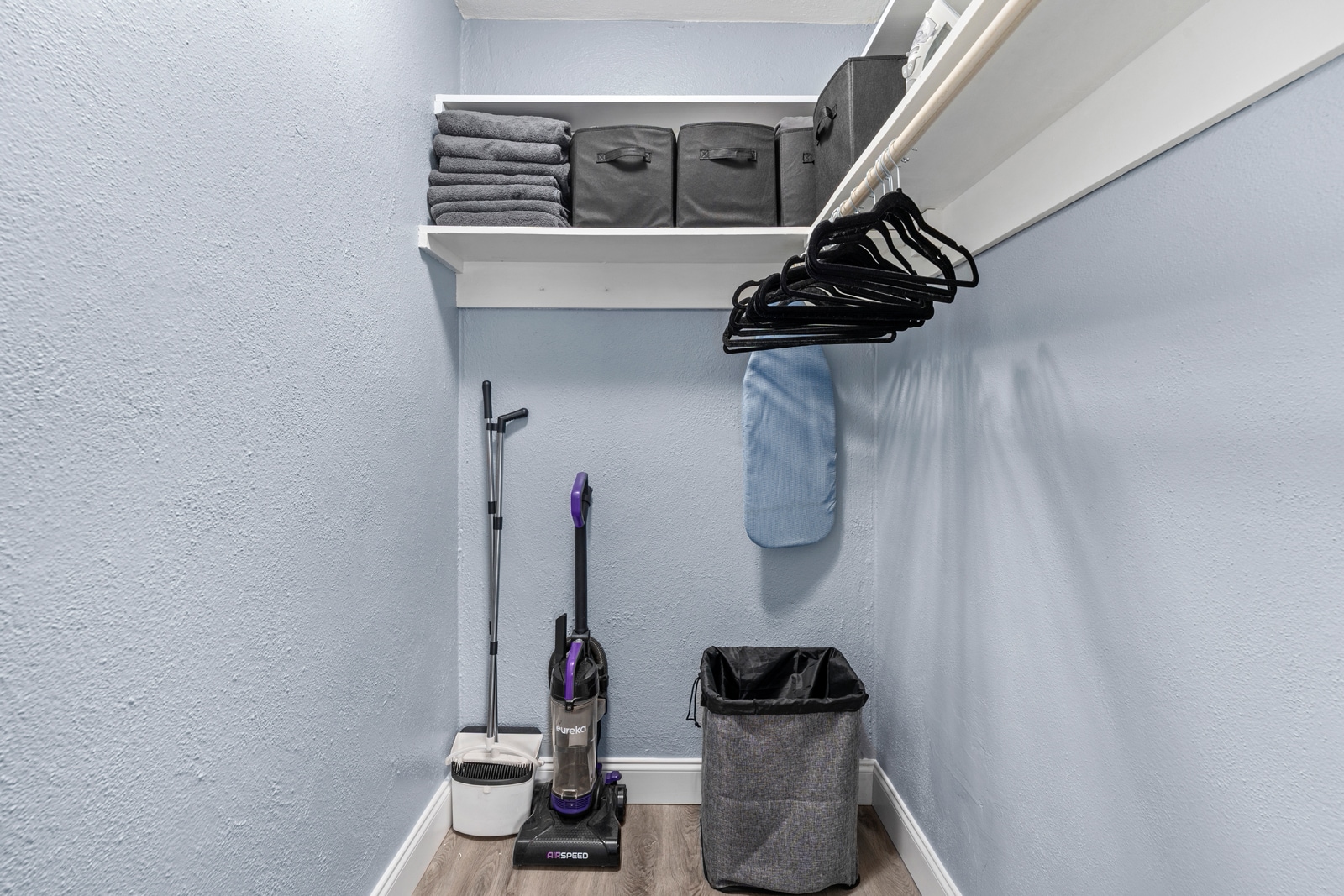 Large Bathroom Sink/Vanity, Built-In Shelves, & In-wall Mirror/Medicine Cabinet for extra storage/St - 401 S Mars Ave