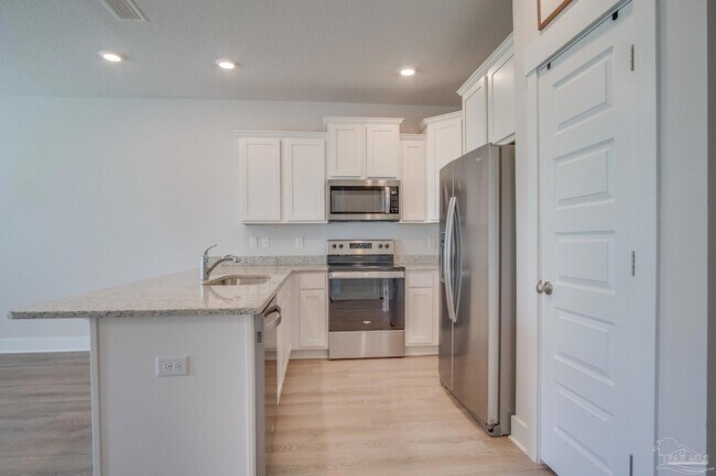 Building Photo - 1538 Iroquois Ct