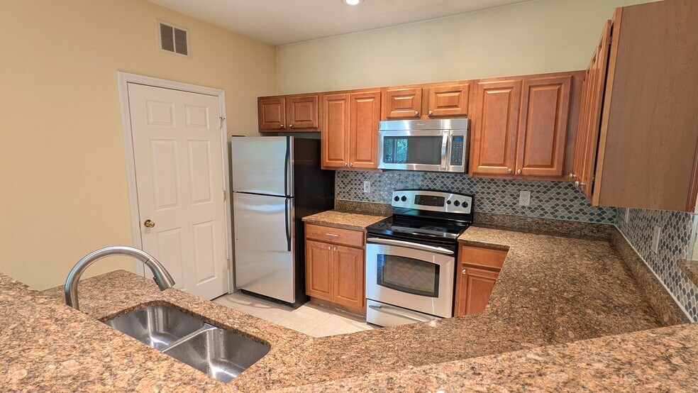 Building Photo - 1550 Spring Gate Dr
