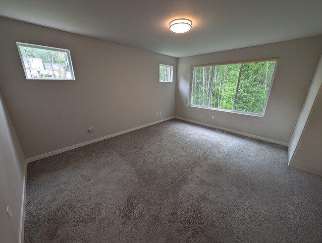 Building Photo - Pristine Bremerton 3 Bedroom Home AVAILABL...