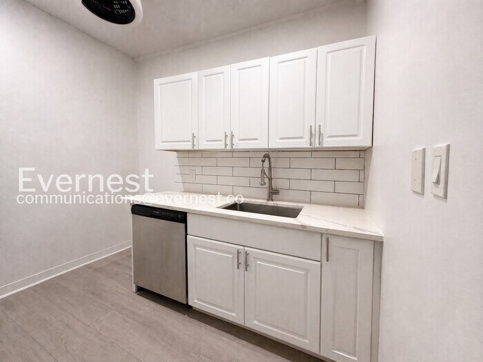 Building Photo - 2440 Callow Ave