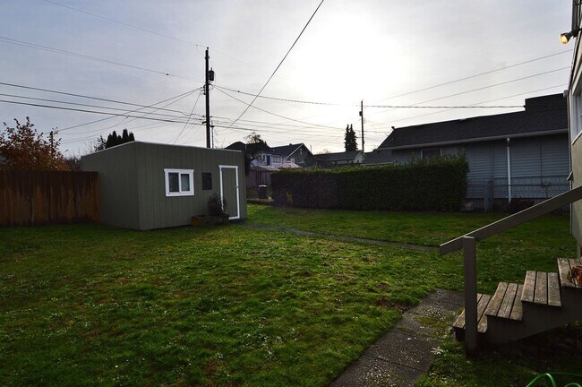 Building Photo - Spacious South Tacoma Home with Modern Updates & Fenced Yard
