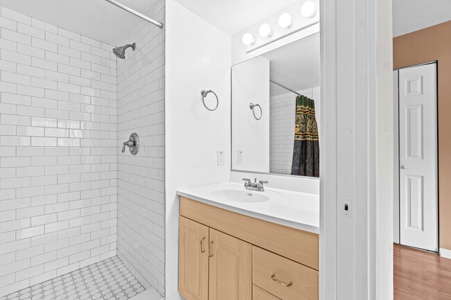 Building Photo - 600 Scotia Dr