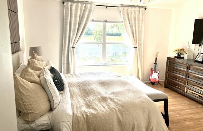 Building Photo - 10614 Lake Shore Dr