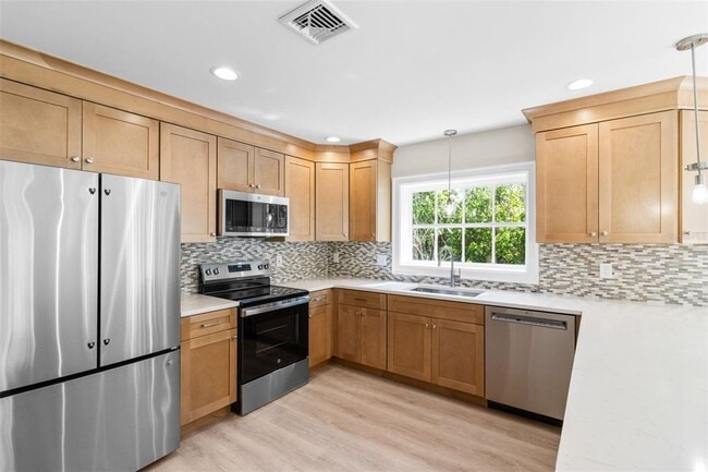 Building Photo - 11 Brightwaters Cir NE