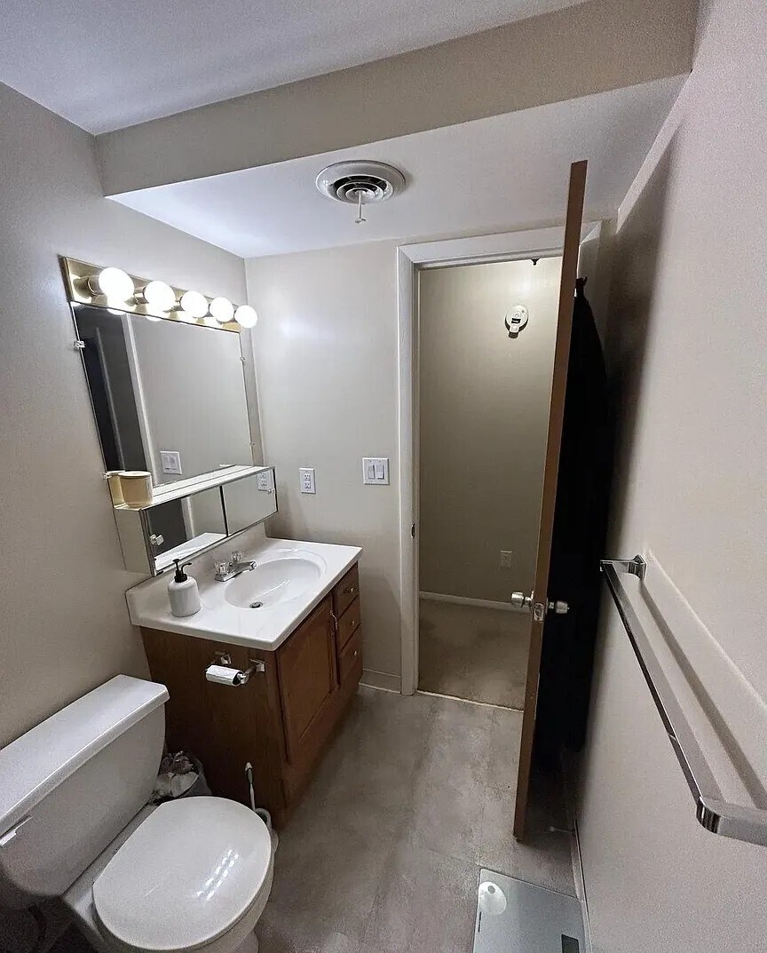 Building Photo - 1003 Nanroc Dr