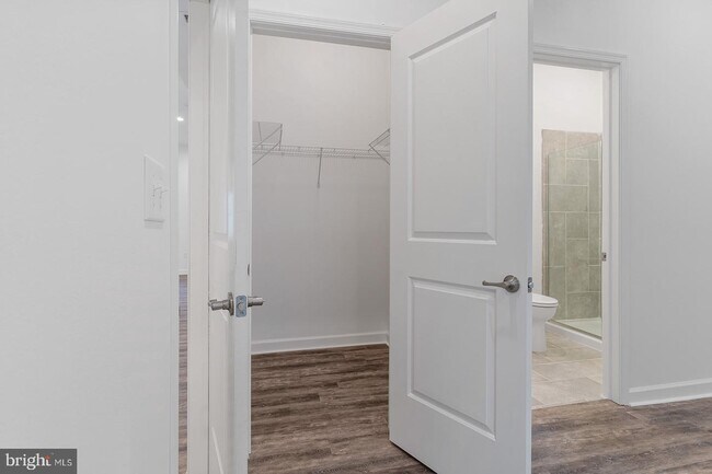 Building Photo - 980 N Marshall St