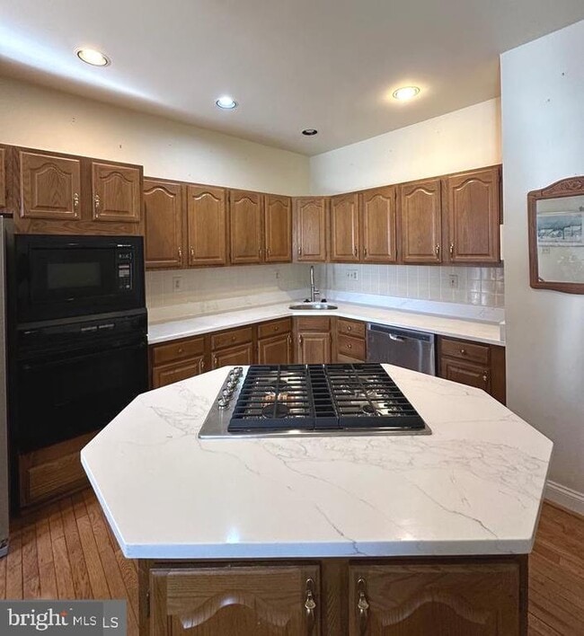 Building Photo - 185 Daylesford Blvd