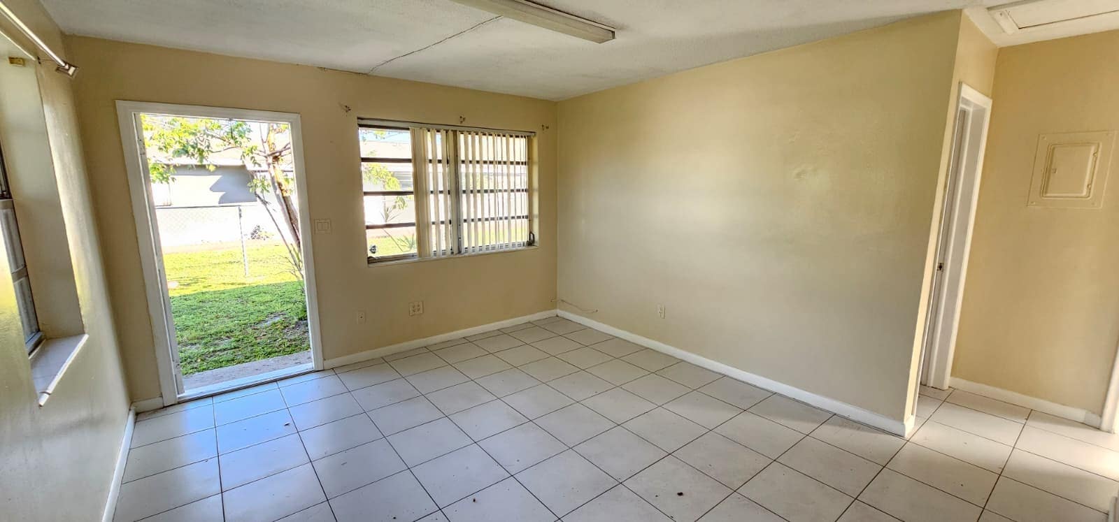 Building Photo - 4117 SW 24th St