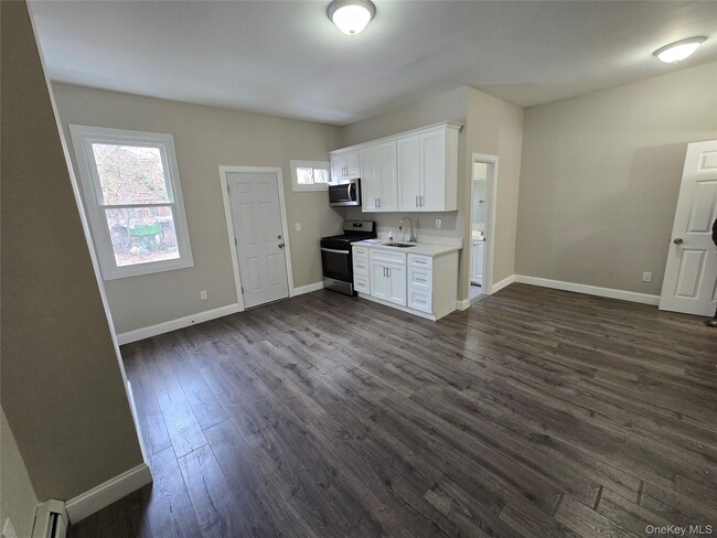 Building Photo - 159 Montauk Ave.