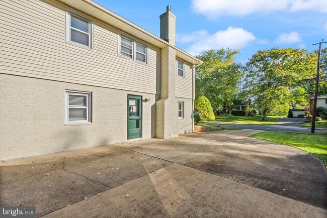 Building Photo - 1726 Baldwin Dr