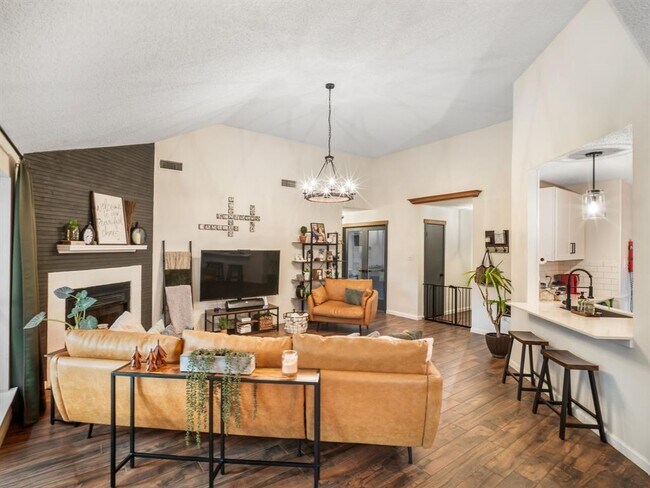 Building Photo - 505 Eaglecreek Dr