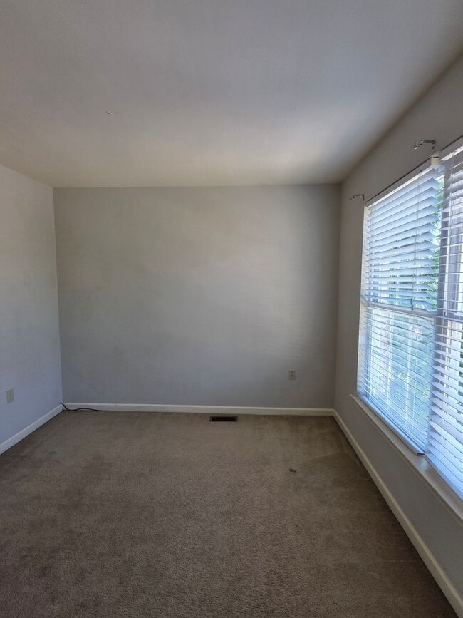 Building Photo - Browntown Twin Home