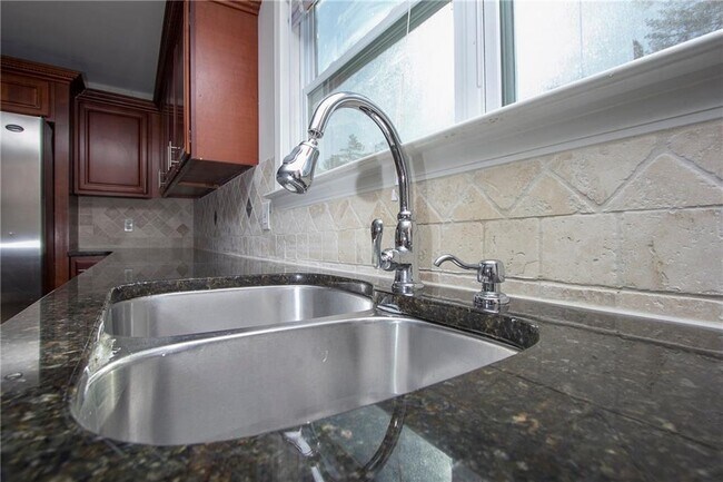 Building Photo - 230 Chaffin Ridge Trce
