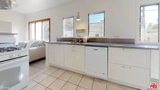 Building Photo - 245 S Swall Dr