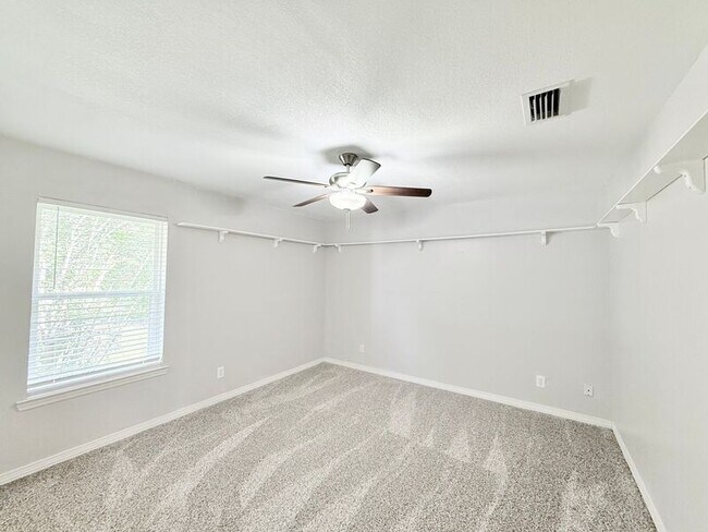 Building Photo - 5136 Hamilton Ln