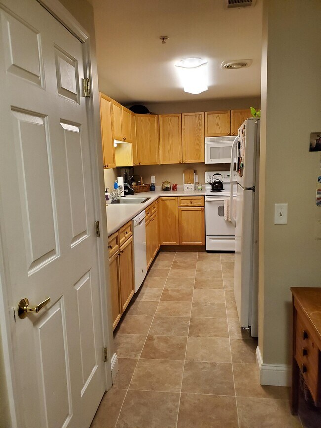 Building Photo - 4 Crestview Cir