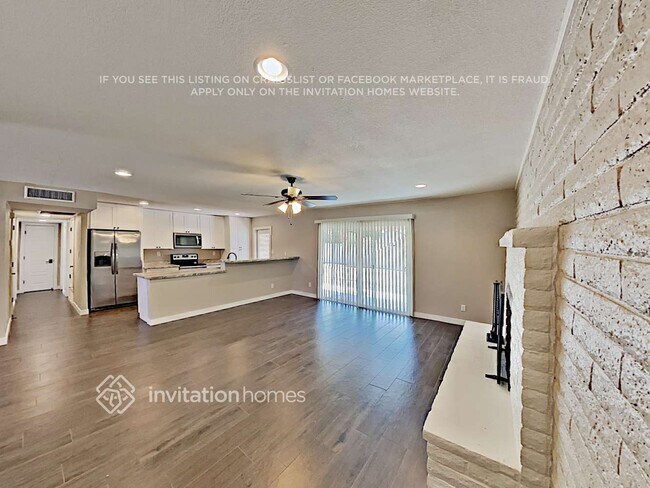 Building Photo - 1913 E Alameda Dr