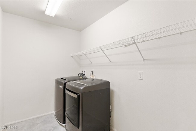 Building Photo - 2808 Alenga St