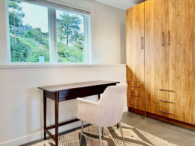 Building Photo - 3BR/2BA | Unobstructed Panoramic Views | Live Above the Fog | Intentional Living