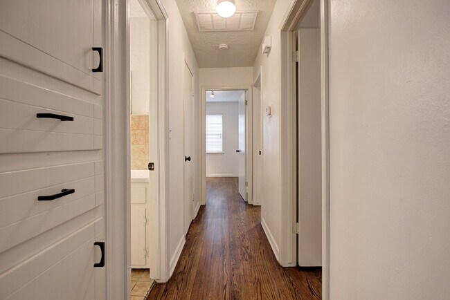 Building Photo - 1318 Glenwood St