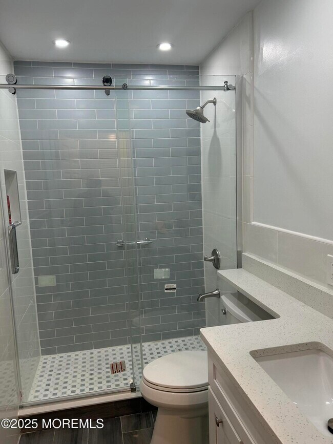 Building Photo - 434A Portsmouth Dr