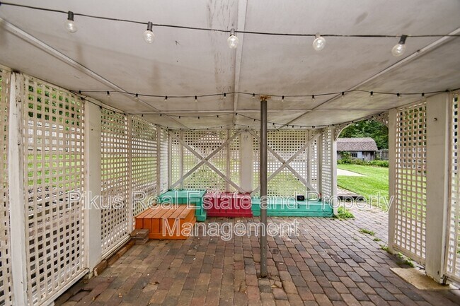 Building Photo - 1280 Linwood Ave SW