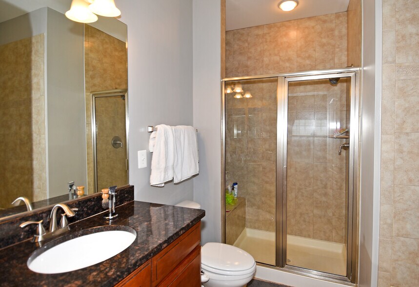 Primary Bathroom w/sit down shower and soaking tub - 451 N George Mason Dr
