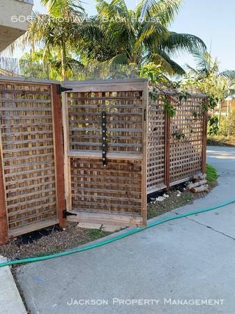 Building Photo - 608 N Rios Ave