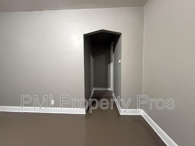 Building Photo - 1560 S 7th St