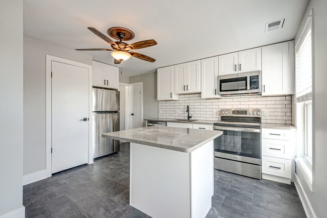 Building Photo - 201 S Main St