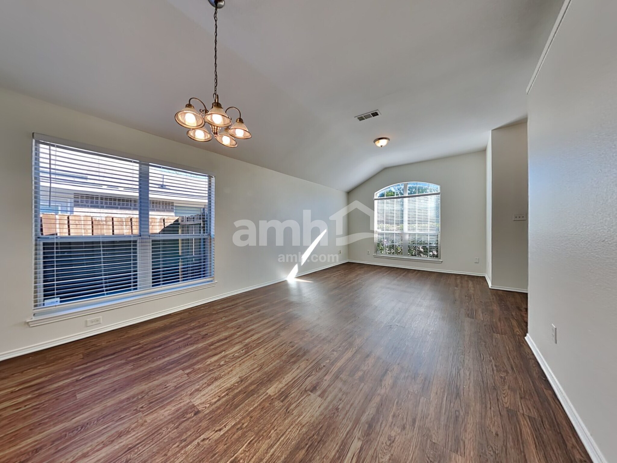 Building Photo - 1218 Taluca St