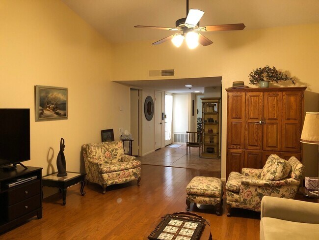 Building Photo - Lovely Home Steps Away From All the Amenities in Leisure World, in 45+ Active Adult Community Ava...