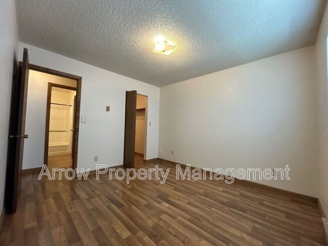Building Photo - 910 East E Street
