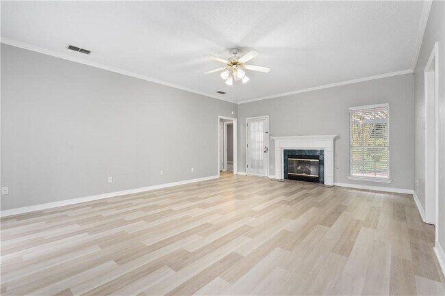Building Photo - 408 Lakeview Dr W
