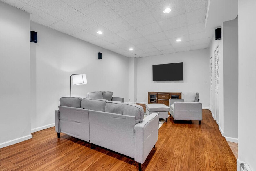 Building Photo - 6 Buchanan Ln