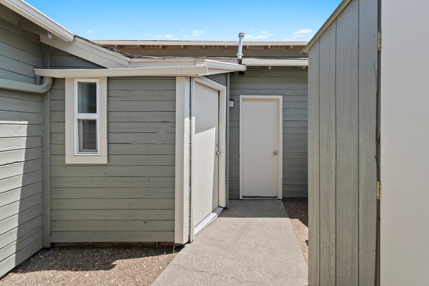 Building Photo - 3213 S Gillis Ct