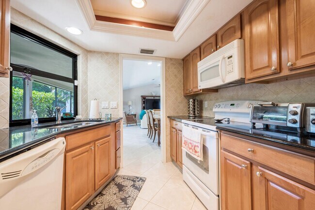 Building Photo - Hillside Home-3 bedrooms- 2 baths -2 car garage- Furnished-Available Now !