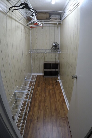 Spacious walk-in closet in master suite - 17 Racquet Club Rd