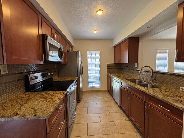 Kitchen - 5221 N 24th St