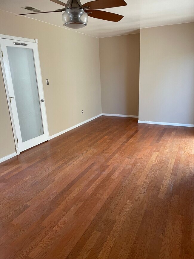 Building Photo - 6641 Charner St