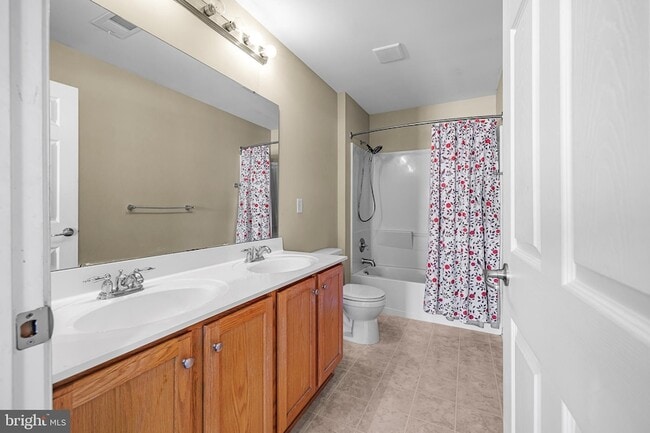 Building Photo - 206 Markham Ct