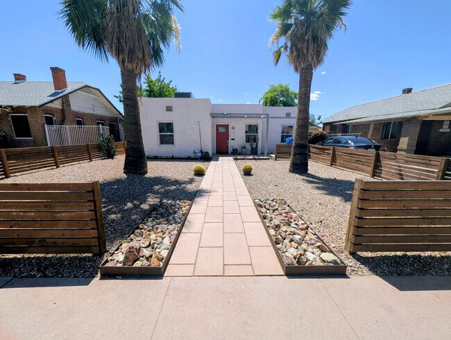 Building Photo - 1517 E Roosevelt St