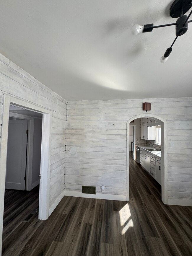 Building Photo - 3550 E 109 N