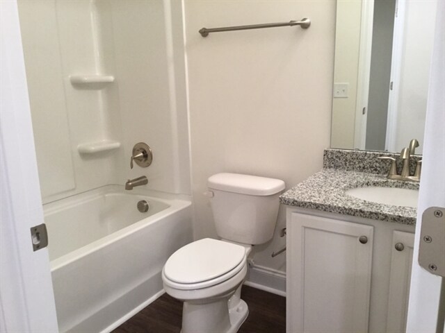 Building Photo - 215 Swan Dr