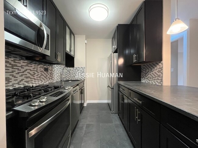 Building Photo - 310 Greenwich St