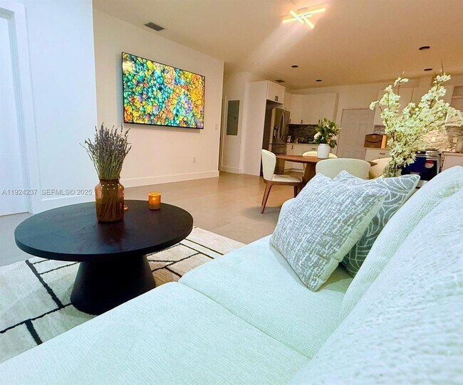 Building Photo - 4701 NE 3rd Ave