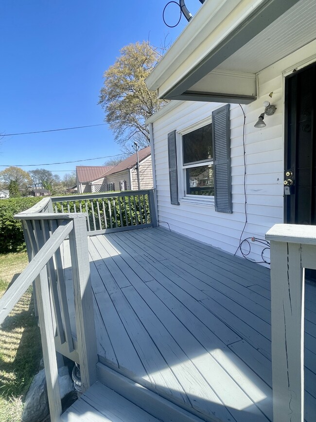 Building Photo - 708 W Henderson Dr