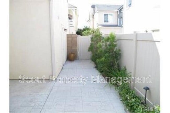 Building Photo - 31875 Domenoe Way