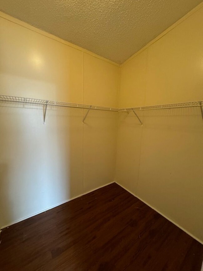 Building Photo - Gordon Rd Area - Doublewide 2000+ sq. ft.